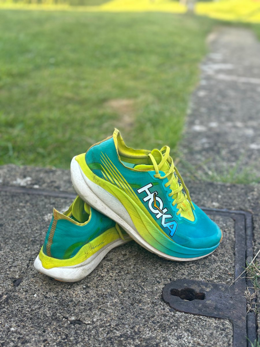 AJRunningCoach's tweet image. 🔥 Just crushed a tough interval session in 28°C heat!

5x800m with 2 min jogs

First 4 felt great, last one was a grind, but hit all my paces! 

Excited to see my VO2max improve over the next 4 weeks. 🏃‍♂️💨 

Stay tuned for updates!

 #RunningCoach #IntervalTraining #HeatwaveRun