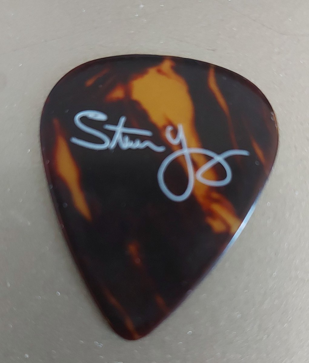 J4Ystewart's tweet image. I had a great chat with @cosmokazi
One of, if not, the best in the business! 
#lightingdesigner #lightingdirector 
@acdc #ACDC #PWRUPTour #wembley
Thanks for the pick, Cosmo! 
#StevieYoung doing an amazing job keeping that rhythm section tight for #Mal and the boys!