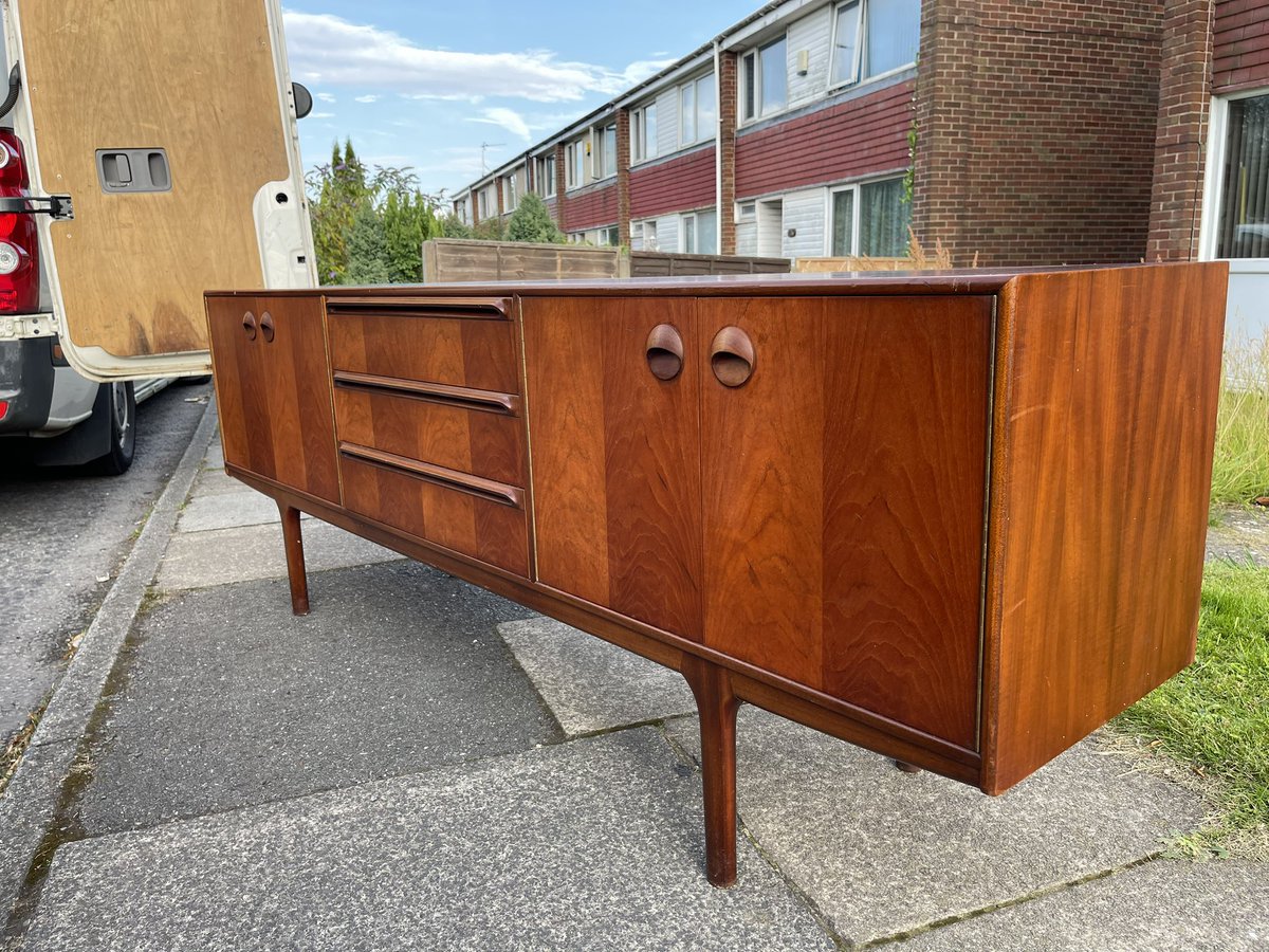 MrSebDaniel's tweet image. Just bought this. 
Oooh what a belter !!
Do you know what make it is ??
#retro #sideboard #7ft #longjohn 🎩
