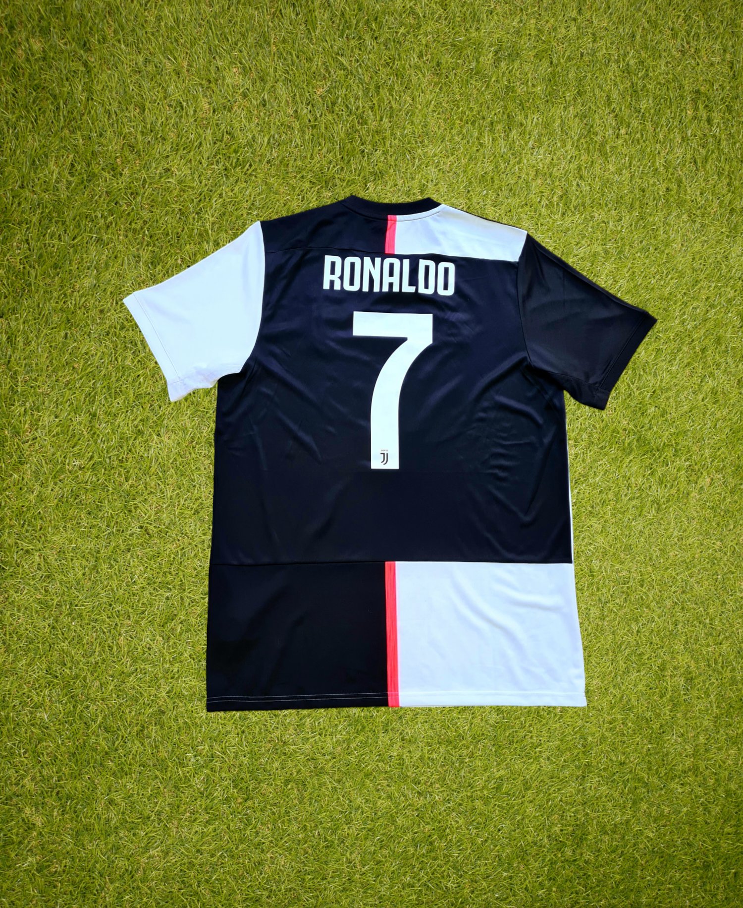 Valde Vintage on X Camiseta Cristiano Ronaldo Juventus 2019 2020 100 original. Talla L https t nylqDm7jP4 Nostalgia Futbol Valde Vintage Classic SerieA Calcio Football Shirts Trikots Jerseys https ...
