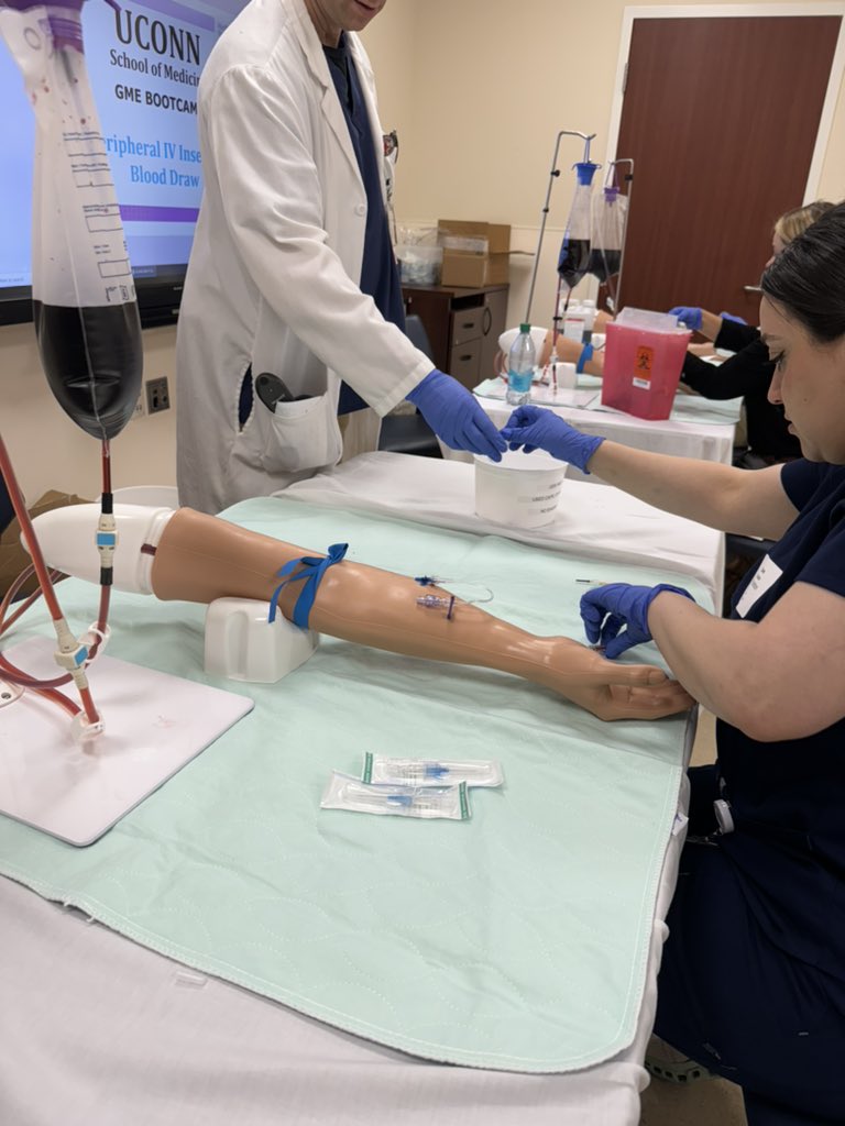 It might be the end of July but we can’t help but reminisce the beginning of the academic year (ie 4 weeks ago) during our UConn GME-sponsored Procedure Bootcamp! Hope all the new residents out there are getting the hang of things! #hhmedsim #simulation #tasktrainer #uconngme
