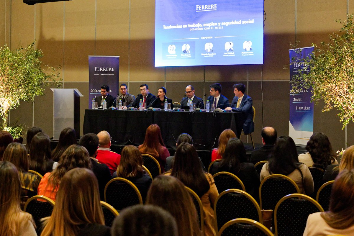 MatiasChavesA's tweet photo. Hoy tuvimos el gran honor de llevar adelante la segunda edición de nuestros encuentros en @ferrere, con la distinguida presencia de la Ministra del @MTESS_PY, @monicarecalded, @cesar_segovia y otras autoridades , así como diversos clientes y representantes del sector empleador. https://t.co/h1jSdnuA45