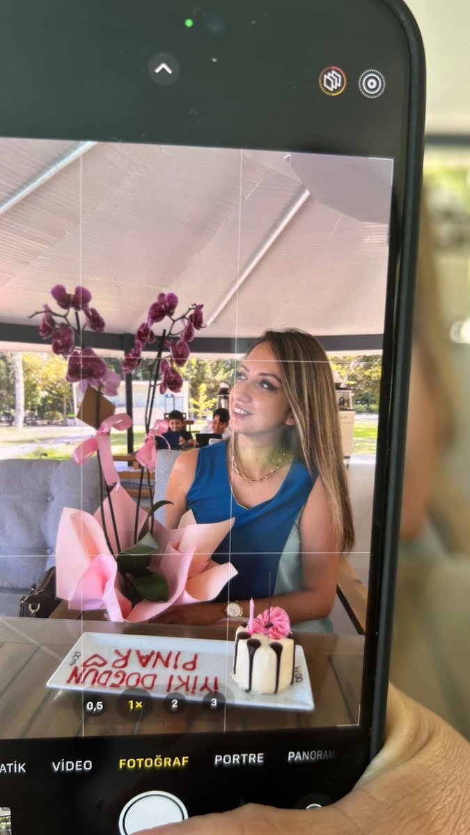 Vee bir yaş daha aldım işte… Zamanı durduramıyprsak eğer her anını doya doya yaşamak gerek😇 
Doğum günümde beni yalnız bırakmayan,arayan,mesaj atan herkese çoook teşekkür ediyorum 🥰 
İyiki Varsınız ❤️ Hepinizi çok seviyorum 🪽🪽🪽