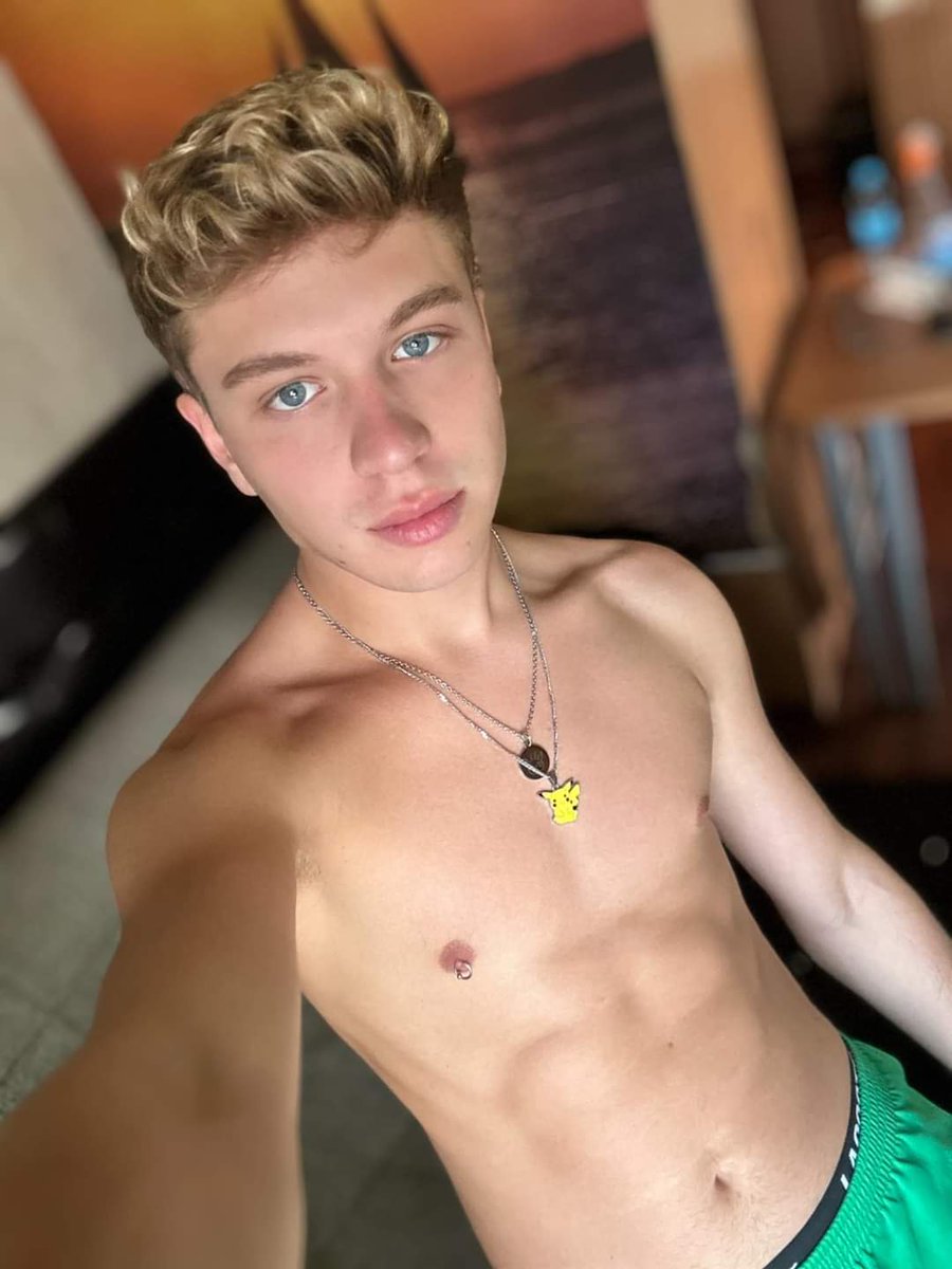 Good morning! Woke up, had breakfast and ran to work! Today I woke up with the thought that I really want to jump with a parachute 🥺 I don’t know when I can plan it, but I have thoughts. Already good.