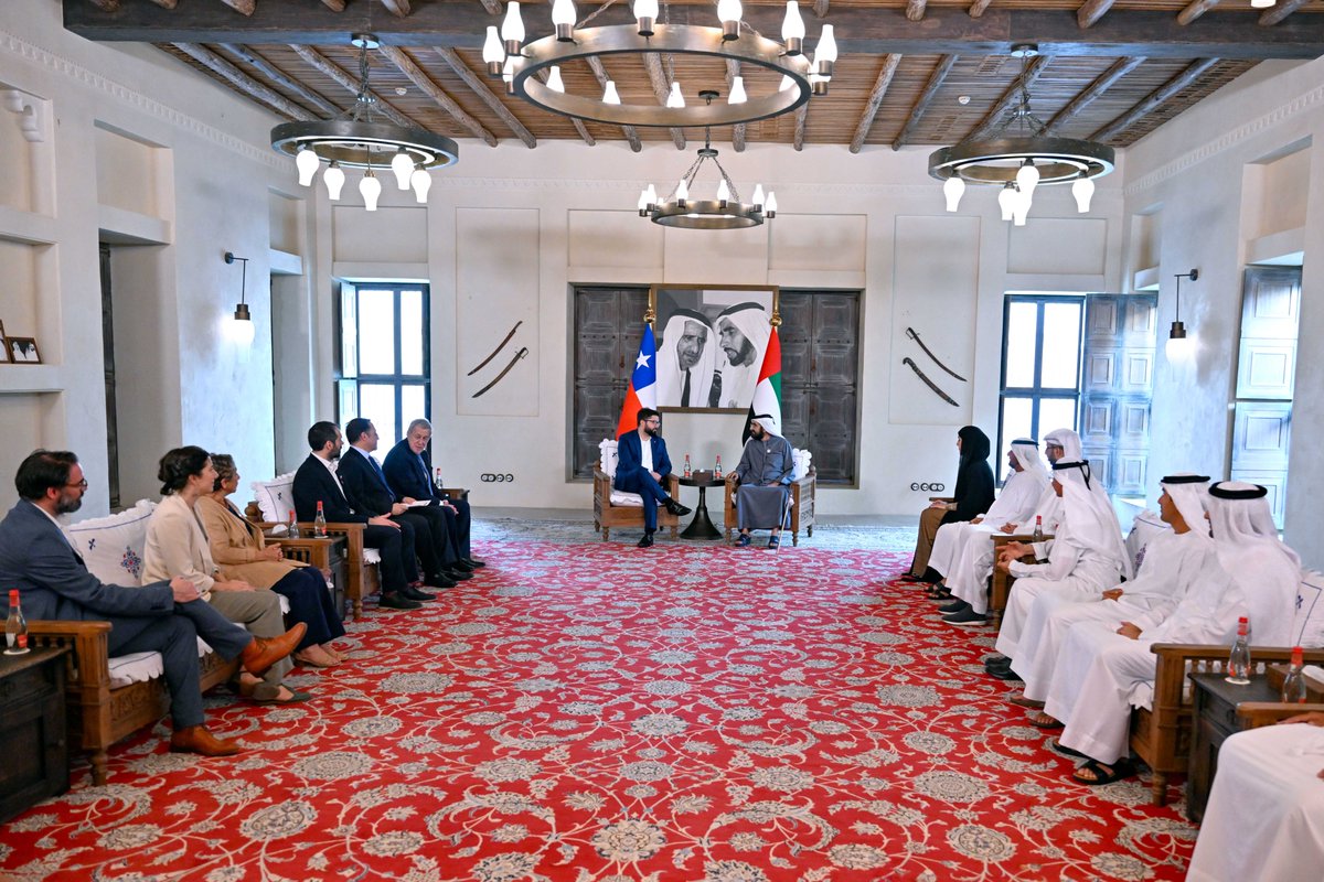 DXBMediaOffice's tweet photo. . @HHShkMohd meets with the President of Chile, at Al Shindagha Majlis. #UAE #Dubai https://t.co/KcbJ0p0Xvl