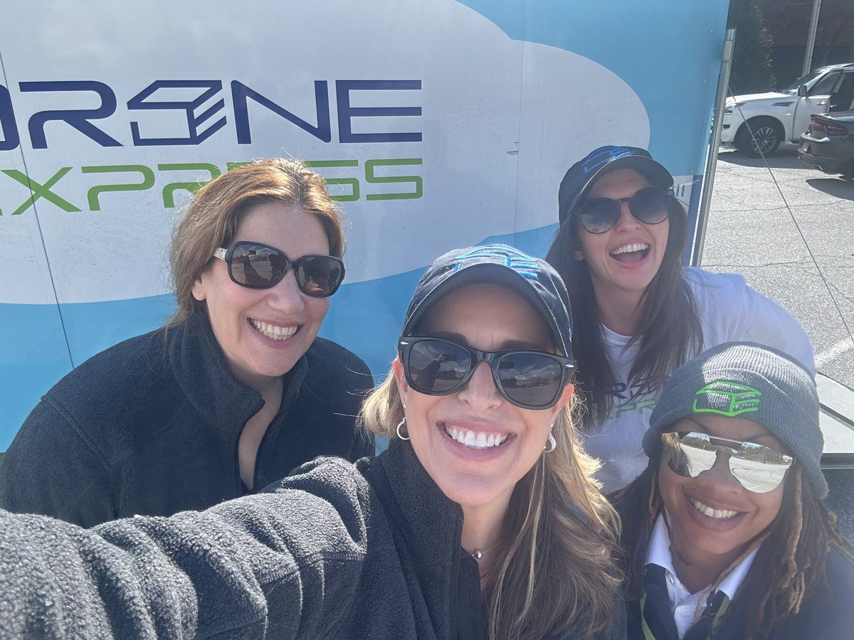 fly_dexa's tweet photo. Happy International Friendship Day! 😀

Sending our love to all our employees, partners, and friends we’ve made along the way 💚💙

#internationalfriendshipday #community #drones #FlyDroneExpress #DENOW #friends #partners #startup #employeeappreciation https://t.co/QmrlrnMvrG