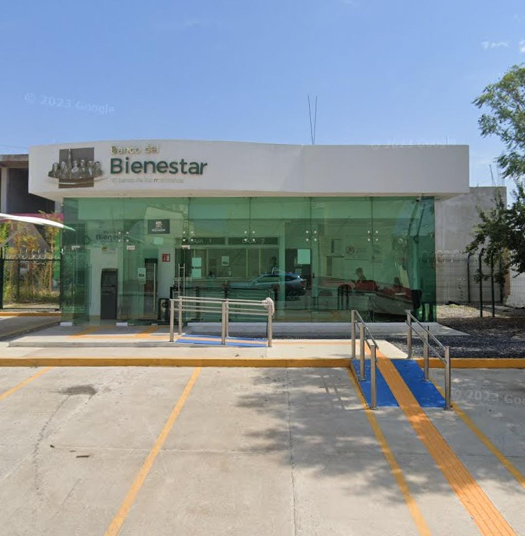 laredcincoradio's tweet photo. 🚔|| En estos momentos, personal de la delegación del Bienestar llega al municipio de Tlalancaleca tras el intento de ingreso a la bóveda del Banco del Bienestar por sujetos armados. 🔐🔍
#Tlalancaleca #BancoDelBienestar #Seguridad #NoticiasLocal #Protección https://t.co/6f9Ewm32nS