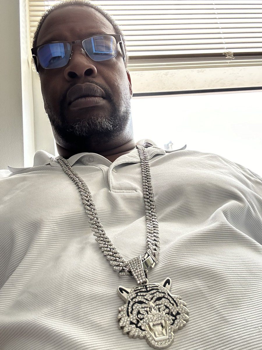 REAOLINC's tweet photo. #TeamreaolPromo #TEAMREAOL #REAOLMODEL #SeriousTalk #Reaoltalk
#ESteveDaPoet
#NajeeLee https://t.co/9pfpaL9xpK