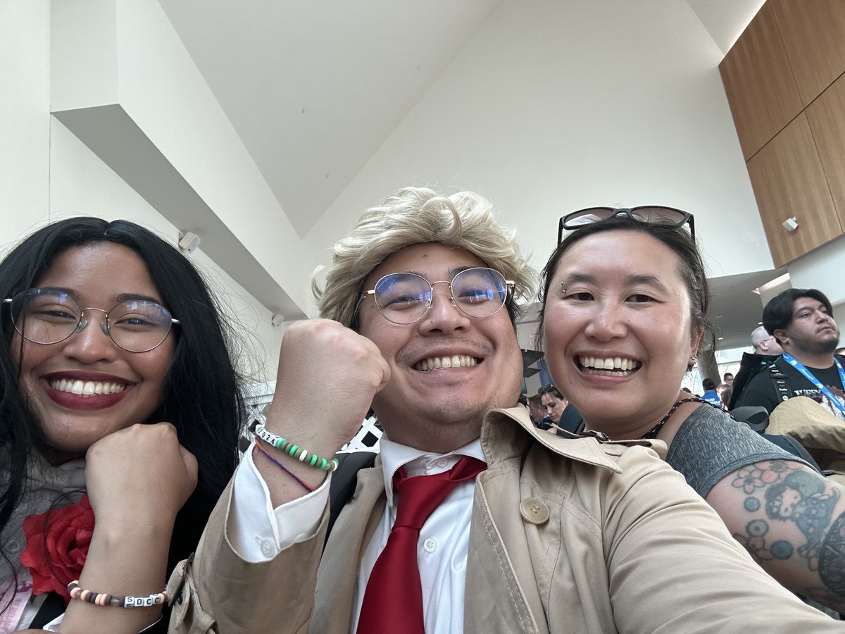 saipandude's tweet photo. @hellokittiecon Thank you for your wonderful energy this con! We may have not been able to snag a drop of yours this year but we’re so happy we ran into you walking the floor and for the friendship bracelets you gave us!!! Until next year! ❤️ https://t.co/H5EEvILAGB