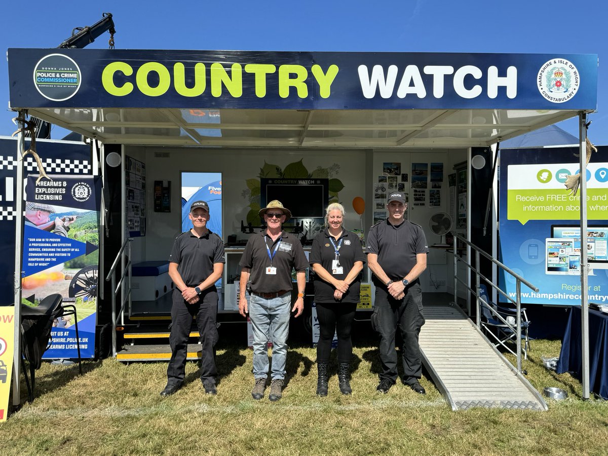 tonylowry123's tweet photo. A very hot day with @HantsPolRural at the NewF  s talking to people on how the HAD team operate, also good to see Hants firearm’s licensing there to help with queries, @DonnaJonesPCC I hope you can help with the promise you made when looking for votes 
@BASCEast @NationalGamekee https://t.co/i3lIzLDrMw