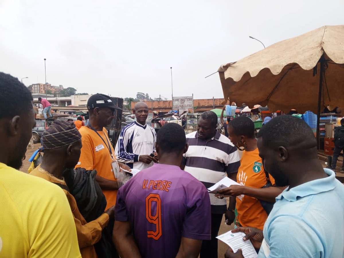 #JIFA2024
Nos activités de la "Semaine de la Femme Africaine # débutent par une descente de sensibilisation au marché Mokolo dans l'arrondissement de Yaoundé 2 🇨🇲. 
A l'arrivée, 132 Hommes et 124 femmes sensibilisés notamment sur l'historique de la JIFA et le cancer du col.