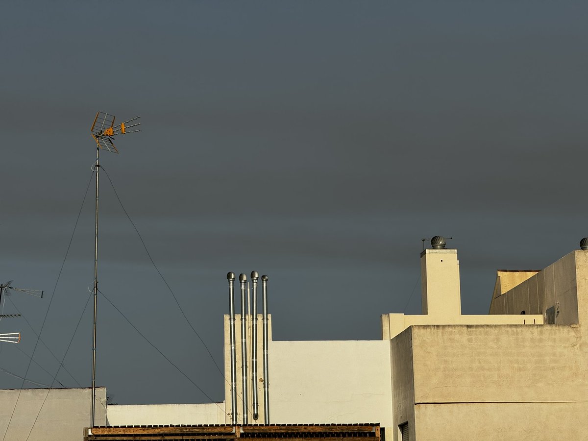 Astramet Valencia (@astrametvlc) on Twitter photo Parece ser humo del #IFBenasau sobre #Valencia visto desde Aldaia. No hace presagiar nada bueno.
Mucha fuerza!
<a href="/AEMET_CValencia/">AEMET Comunitat Valenciana</a> <a href="/apunt_media/">À Punt</a> <a href="/apuntoratge/">À Punt Oratge</a> <a href="/lasprovincias/">LAS PROVINCIAS</a> Parece ser humo del #IFBenasau sobre #Valencia visto desde Aldaia. No hace presagiar nada bueno.
Mucha fuerza!
<a href="/AEMET_CValencia/">AEMET Comunitat Valenciana</a> <a href="/apunt_media/">À Punt</a> <a href="/apuntoratge/">À Punt Oratge</a> <a href="/lasprovincias/">LAS PROVINCIAS</a>
