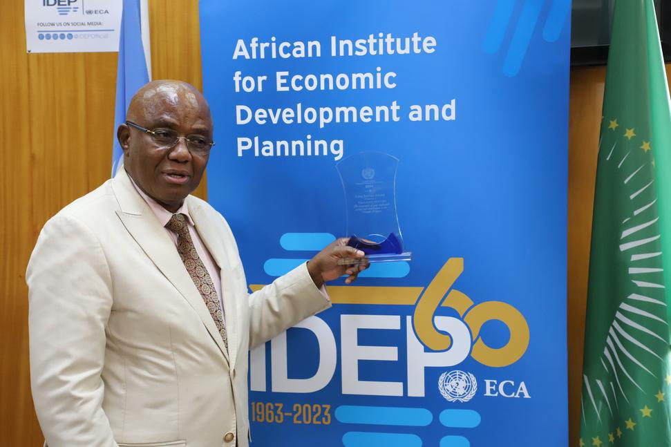 ECA_OFFICIAL's tweet image. “I would like to express my gratitude to #ThierryAmoussougbo, a dedicated colleague who has devoted over 20 years of service to @ECA_OFFICIAL @UN in #ICTs policy. On behalf of all staff, I wish him a good retirement &amp;amp; lots of success in the next phase of his life” @ClaverGatete