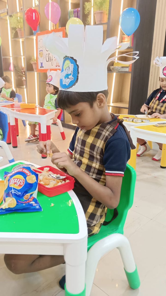 Odm_Sapphire's tweet image. Unleashing Culinary Creativity: Little Chefs’ No-Fire Cooking Activity!

On a fun-filled classroom activity, our tiny tots of ODM Happy Feet donned their chef hats 👩‍🍳❤️

#NoFireCooking #LittleChefs #ODMHappyFeet #CulinaryCreativity #FunInTheKitchen #KidsCooking #CreativeCooking