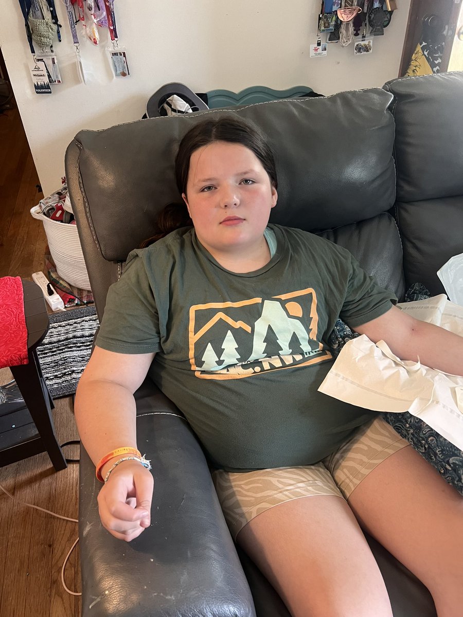 loveforlattes's tweet photo. You guys, this is going terrible, nurse can’t find a vein that’ll work, I don’t even know what to do. #harperjoy #harperstrong #harpersheart #IgGinfusion #thissucks https://t.co/ArbrlFuYmo