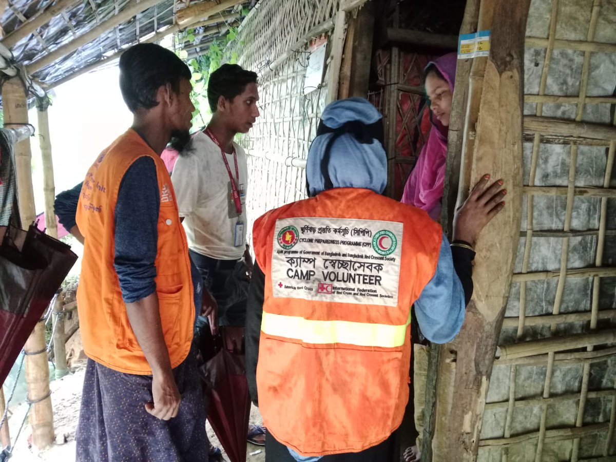 arafin_karim's tweet photo. Monsoon rains in Cox's Bazar 🇧🇩 bring challenges to #refugee camps, but 3,300 dedicated &amp; skilled refugee #volunteers are working tirelessly to ensure safety and comfort for those living there. 
#MonsoonSeason
@BDRCS1 #CPP @ifrc @RedCross
📷 Collected from CPP https://t.co/FWlTwbBoJh