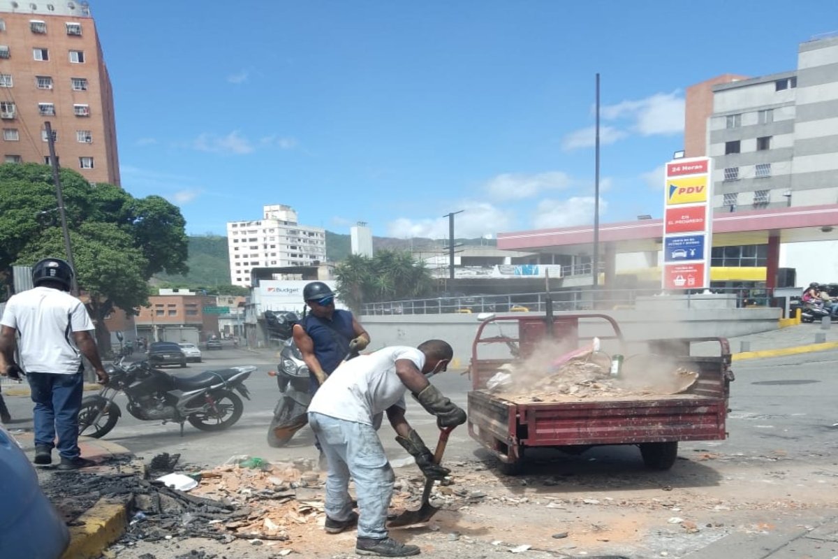 SomosRMNoticias's tweet photo. Alcaldía de Caracas despeja zonas afectadas por actos vandálicos https://t.co/xQQdzrIUs6

#GanóLaPazYLaEsperanza #30Jul https://t.co/6m0aSgfhQG