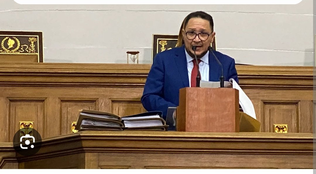 Inforojiita's tweet photo. #InfoNoticia Diputado José Brito: "Señora Machado, yo quisiera preguntarle: ¿DÓNDE CARAJO ESTÁN SUS HIJOS EN ESTE MOMENTO? Mis hijos fueron asediados ayer por cinco horas. Y mi hijo tiene una condición". 

Asegura que en la quinta Bejucal se estuvo cometiendo un golpe de Estado y que Machado y Edmundo se contradijeron varias veces, afirmando que tenían el 30%, luego el 40% y luego el 72% de las actas. Pide que el CNE permita mostrar y contar las actas @josebritoven