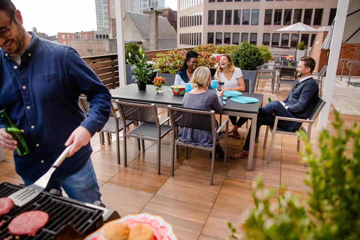 It's the perfect summer day to use the grill located on the outdoor patio. 

What are you waiting for? 

#RentTheUnion #NewHavenLiving #NewHavenLuxuryApartments