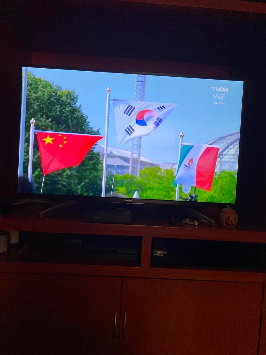 El ver ondear tu bandera en todo lo alto es un momento muy especial, lleno de alegría, orgullo y satisfacción.
Felicidades a Ale Valencia, Ana Vázquez y a Ángela Ruiz por obtener la primera medalla, de varias, para México.🇲🇽🥉