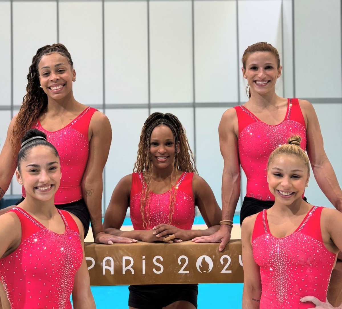 tracklist's tweet photo. 🚨 HISTÓRICO! A seleção feminina de ginástica artística venceu o BRONZE na final por equipes em #Paris2024 https://t.co/2hsCyX6QI9