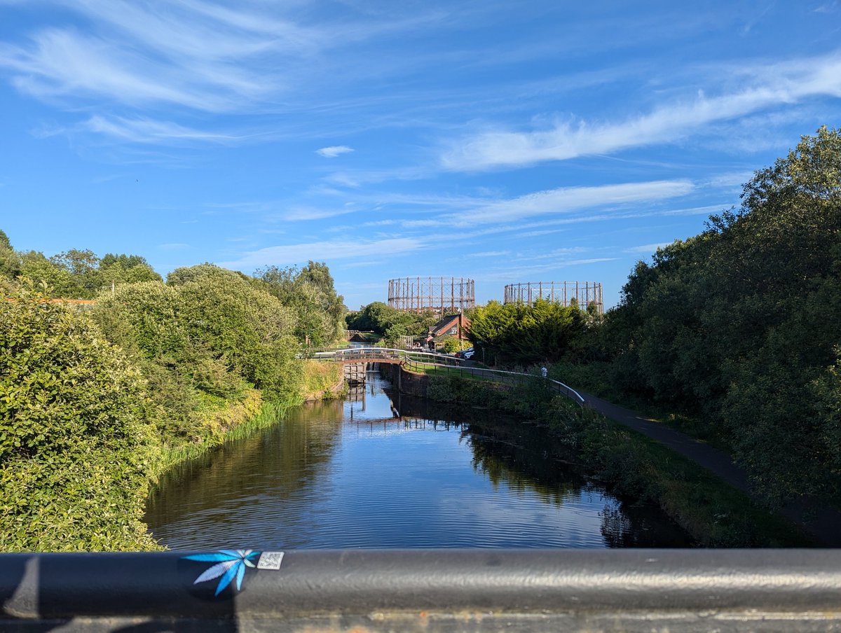 Beautiful night for a chilled run round north Glasgow round about the Forth &amp; Clyde Canal.