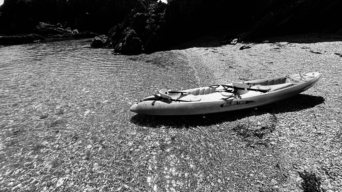 apauldouglas's tweet photo. Cornwall in the full height of summer…if you know where to go. Empty beaches, clear water. https://t.co/Wbw5zaF5f0