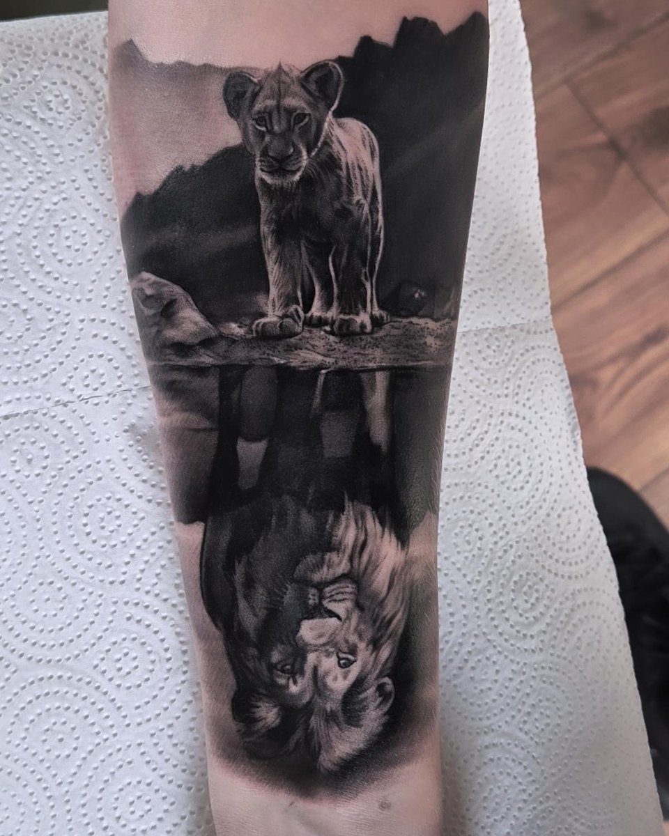 JayTAT2's tweet photo. Loved doing this piece today for Tracey, to represent her bond with her Dad 🦁

Jay.hutton@outlook.com https://t.co/tE6hAWo0KF