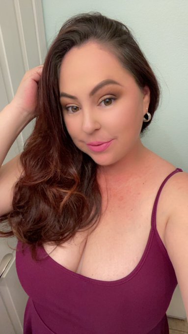 My eyes are up here😉😘⬇️ https://t.co/2EK8DJacVe