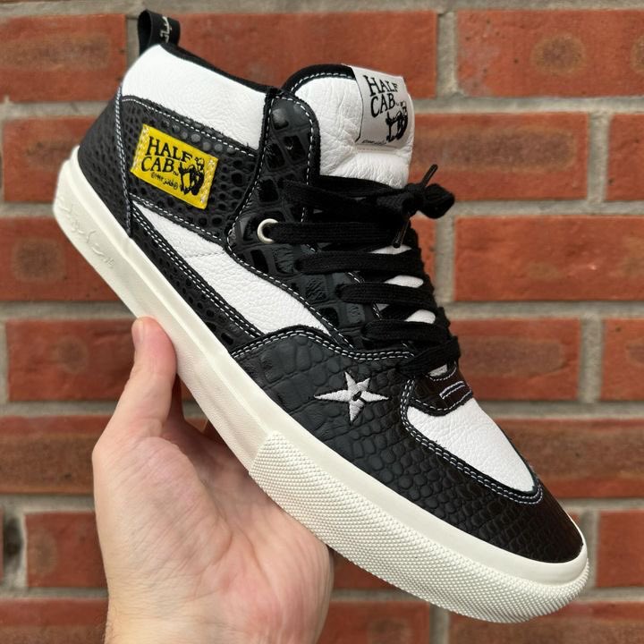 getvans66's tweet photo. #31Daysofvans 
Day 25
Vans Skateboarding Halfcab x Carpet company https://t.co/NPghb5Nnov
