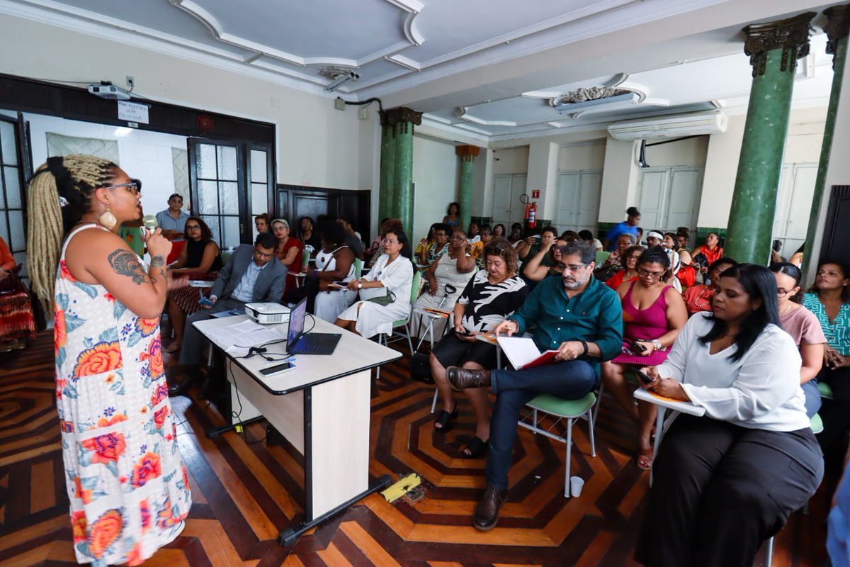 Davidson65's tweet photo. Lançamos o boletim "Inserção da Mulher Negra no Mercado de Trabalho Baiano", um estudo realizado pelo Observatório do Trabalho, fruto de parceria entre o @dieese_online , a #Sepromi e a #Setre. Os dados vão contribuir com a construção de políticas públicas voltadas para este tema https://t.co/P7Q6JKxrsZ