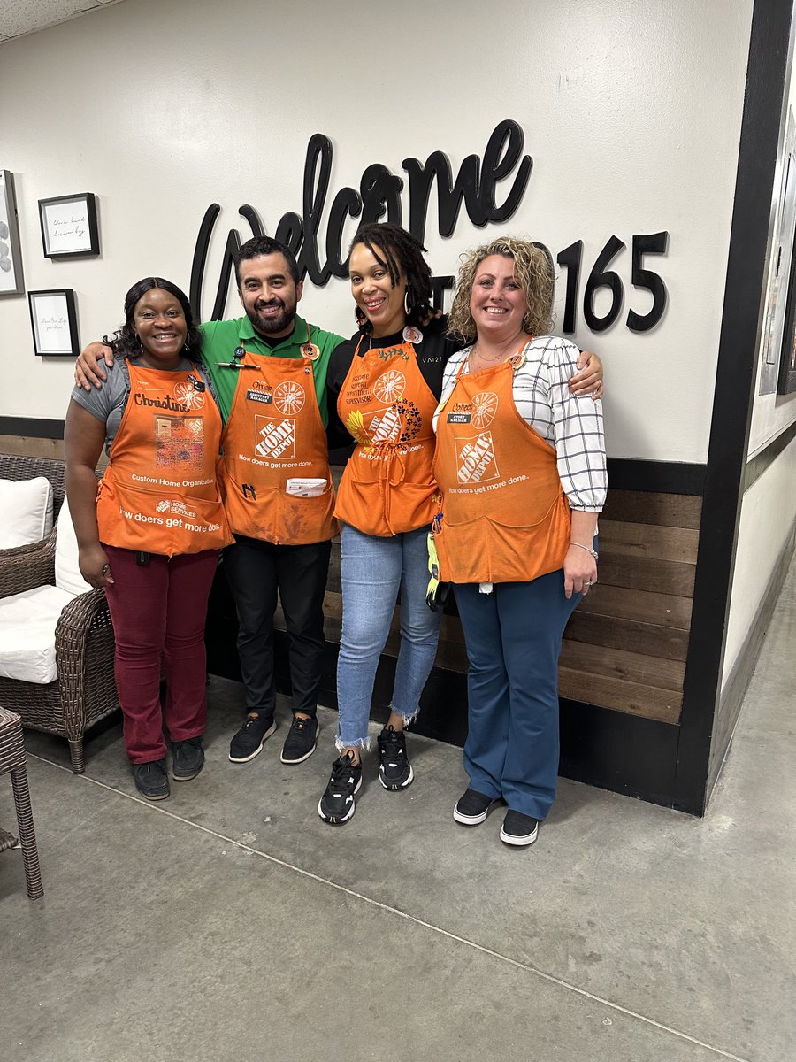 A great visit this morning at 165 with Christine, Omar, Monique and Colleen (SM)! Perfect way to start a birthday!