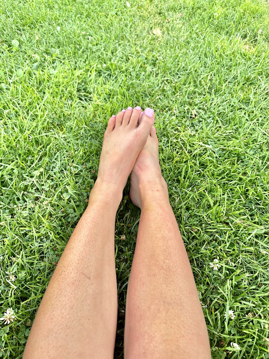 Nouvelles photos et vidéos 🦶🏼🌱
Code promo jusqu’à ce soir 
👉🏼 FINJUIABO
👉🏼mym.fans/clemmarceau 
#foot #pieds