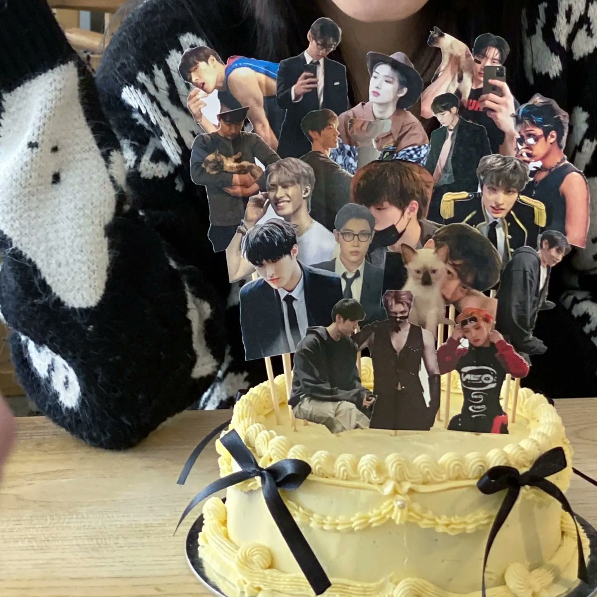 mingimon_'s tweet photo. bc my mingi and tabber bday cake needs more love :/ https://t.co/wiArUN5H3I
