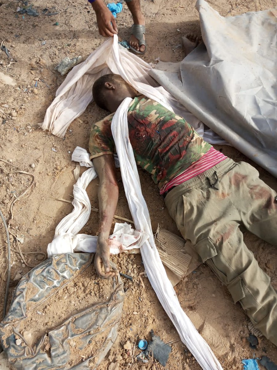 يجب على دولة النيجر استنكار مايفعلوه الجيش المالي الارهابي و مرتزقة فاڤنير الروسية لمواطنيه الهاوسا
من قصف بالمسيارات باطلا 
أهذه هي التخالف يادولة الارهاب 
#جريمة_القرن_21_في_أزواد
#كلنا_القضية_الأزوادية
#vive_azawad