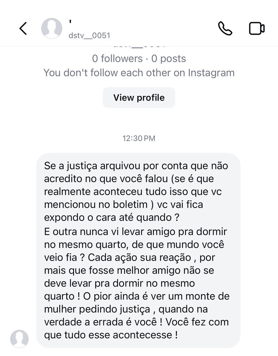 yasmimslemos's tweet photo. Vcs acham que eu ia perder 2 anos da minha vida tentando "ferrar" alguém cuja vida já é uma merda? 

Na msm casa não tinha somente eu, minha amg e o abusador. Estavam pai, madrastra, irmã, irmão e avó da minha amg. Estes que tbm viam o criminoso como uma pessoa boa e da família. https://t.co/s2CeHqpClZ