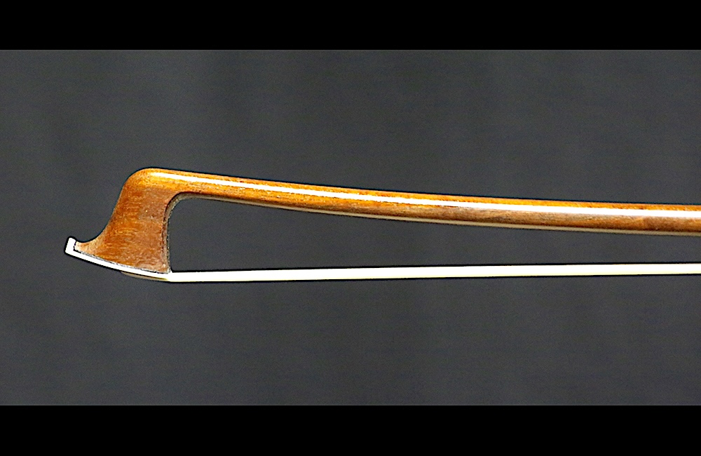 BenningViolins's tweet photo. A fine #viola #bow crafted in 1910 by #French #bowmaker Louis Joseph Morizot is available for examination and trial. #violist #violabowforsale #violabow Learn more about this gorgeous, interesting bow: https://t.co/J0uNDbg49J https://t.co/pu9PeLKUDT