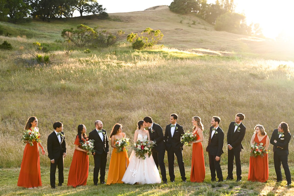 bingsdesign's tweet photo. Flowers truly make a difference. Our garden-designed bouquets perfectly complement their dresses, making everything picture perfect!
https://t.co/0FwaRSI8A4 https://t.co/DnmP1s7oFE