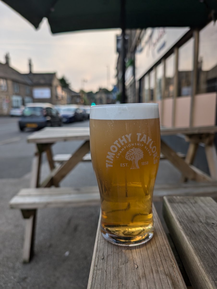 OtleyPubClub's tweet photo. Enjoying a stunning pint of @GooseEyeBrewery Chinook at The Junction in our #famouspubtown Otley! 

#pub #SupportLocal #ale #realale #caskale #countrysidepub #yorkshirepub #otley https://t.co/IYzNtnE67s