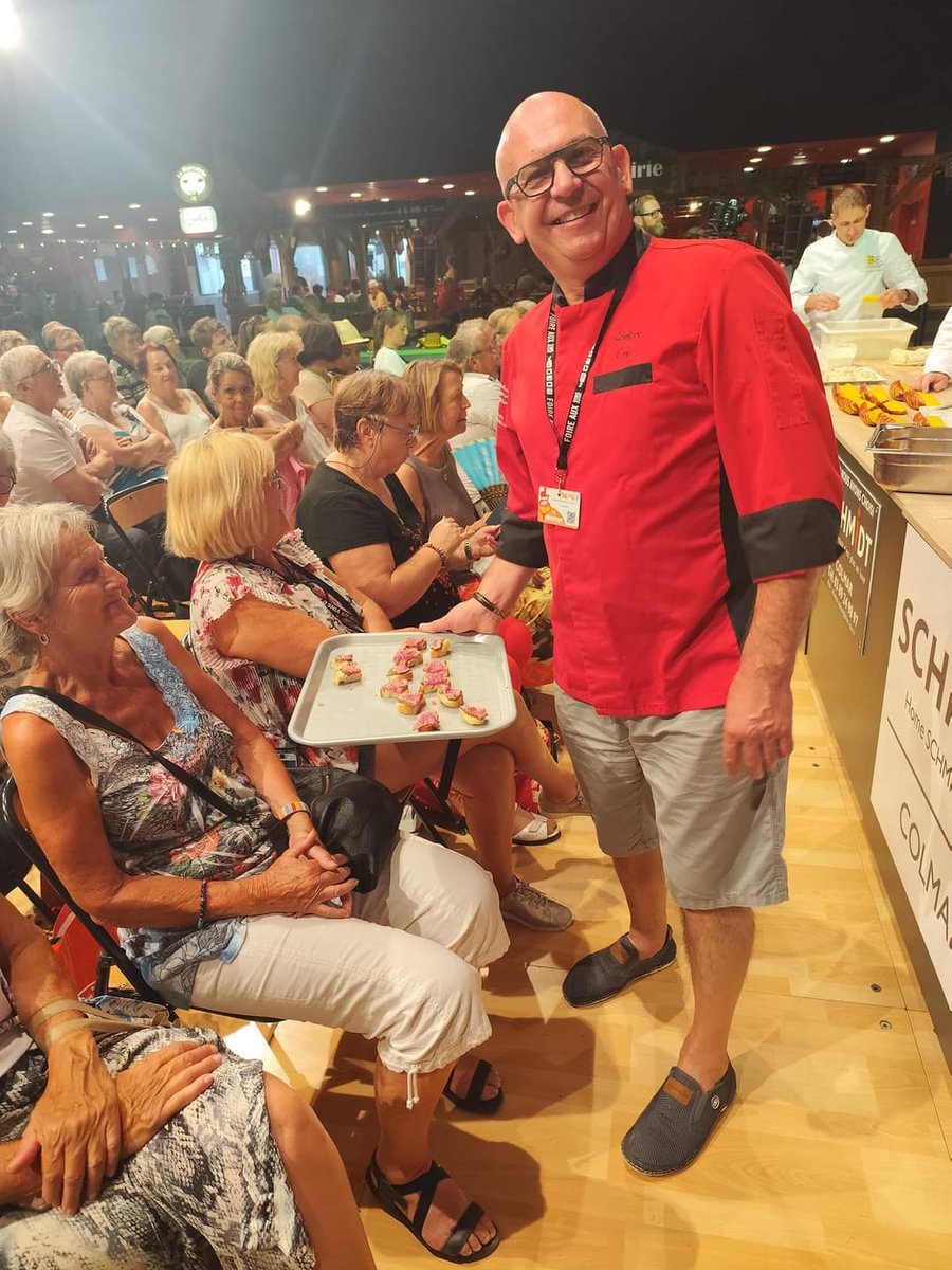 InterbevGdEst's tweet photo. @foireauxvinsdAlsace : Cook show !! La Fédération des bouchers charcutiers traiteurs d'Alsace avec @InterbevGdEst : « le meilleur de l’Alsace ». Réalisation  d'un tartare au couteau et d'un tataki de boeuf. #boucheriefrancaise #artisanat
#localite #ceuxquifontlaviande https://t.co/1WyvXO0lYd