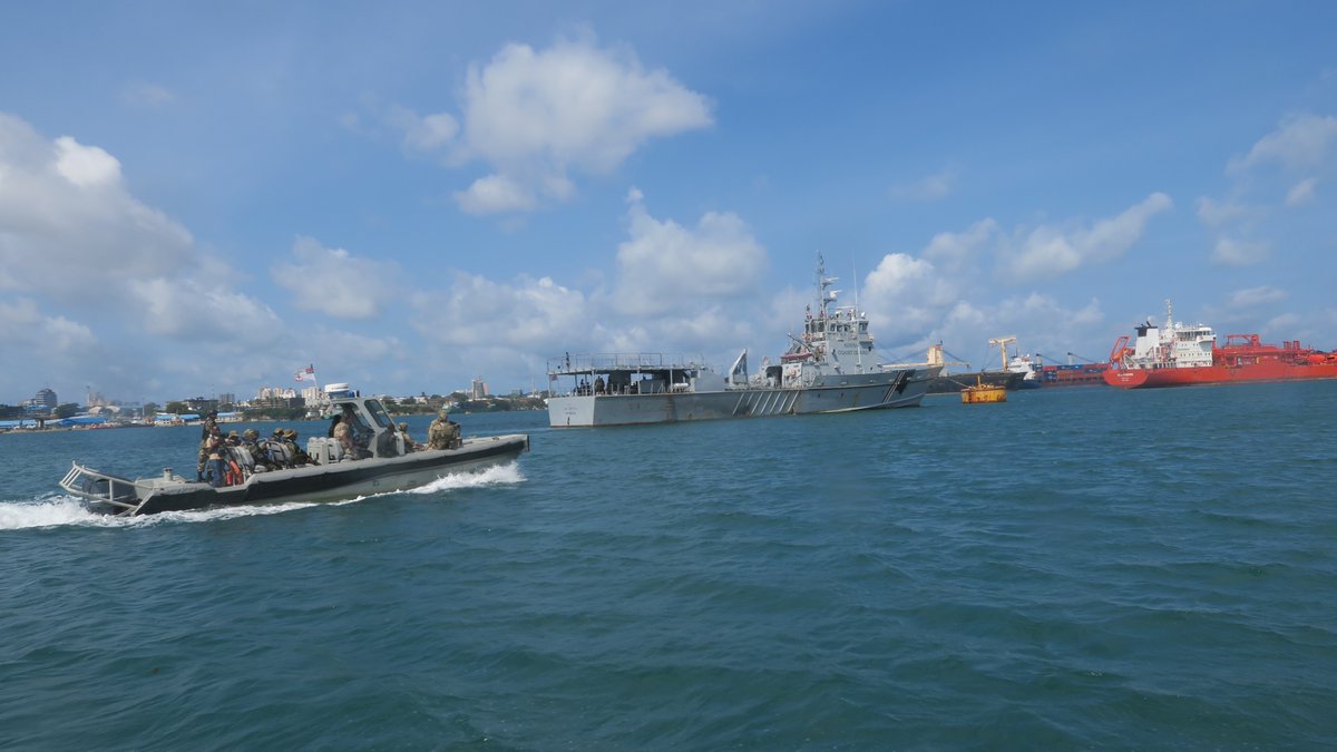 Our visit to Kenya has been a fantastic opportunity to train and exercise boarding operations with the Kenyan Marine Commando Unit!💪

Contributing to UK🇬🇧and Kenya's🇰🇪joint commitment to improve regional stability and security

More at: royalnavy.mod.uk/news/2024/july…

#GoFarGoTogether