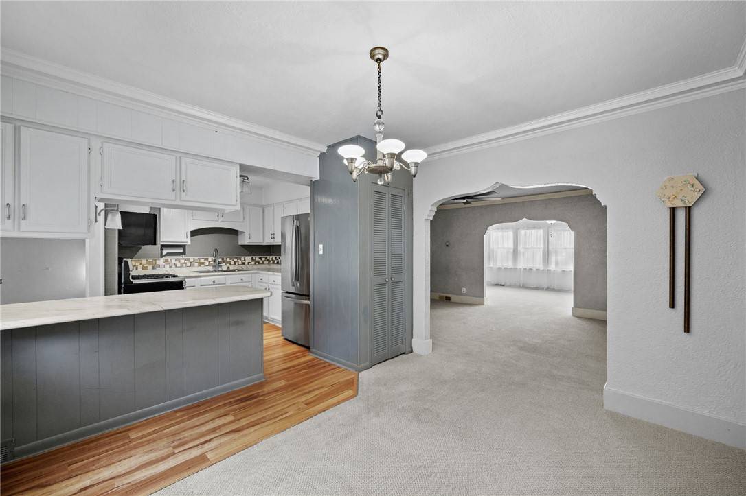 Joe__Hand's tweet image. 1001 42nd Street, Des Moines, IA 50311 just hit the market!
Take a look goldfinchiowa.com/d8r9ipf0 If you have any questions or interest please reach out.