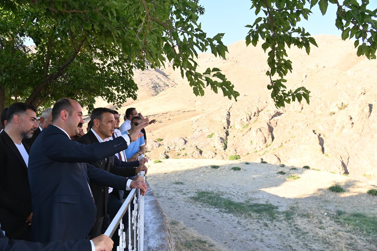 ozgurcelikchp's tweet photo. Divriği Belediye Başkanımız Cihan Deniz Akbaş’ın ilçemiz çocuklarının hizmetine sunduğu Taşbaşı Parkı'nın açılışını hep birlikte gerçekleştirdik.
Yeni park Divriğimize hayırlı olsun. https://t.co/bjjeSnlNcQ