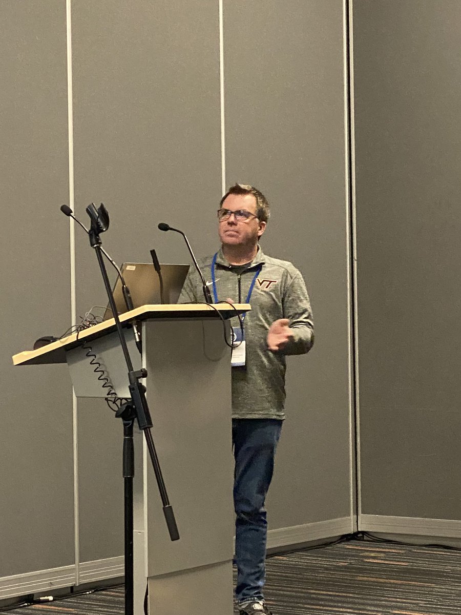 evoecolab's tweet image. @Warren_Booth discusses how socioeconomic variation influences #urbanevolution of bed bugs at #evol2024. Different socioeconomic factors (and not just income) affect population genetic patterns.