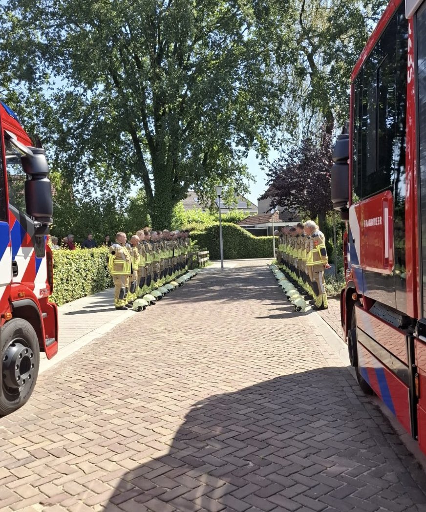 Stephan Wevers (@stephanwevers) on Twitter photo Vandaag hebben we afscheid genomen van Paul Aarninkhof. #Denekamp Hij is helaas veel te jong overleden. Paul was brandweerman in hart en nieren en een sympathiek en gedreven collega. Veel sterkte gewenst aan de familie, vrienden en collega’s. <a href="/BrandweerTwente/">Brandweer Twente</a> Vandaag hebben we afscheid genomen van Paul Aarninkhof. #Denekamp Hij is helaas veel te jong overleden. Paul was brandweerman in hart en nieren en een sympathiek en gedreven collega. Veel sterkte gewenst aan de familie, vrienden en collega’s. <a href="/BrandweerTwente/">Brandweer Twente</a>