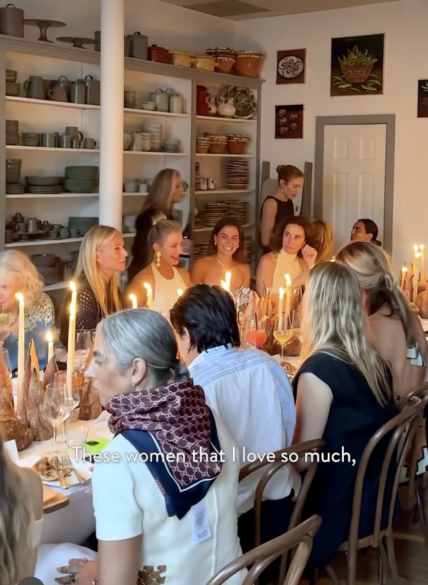 agedorgallery's tweet image. The #G9 Women&apos;s Forum in #NY Jamie Kern Lima, an American entrepreneur of #ITCosmetics invited #MeganMarkle

However, #ReeseWitherspoon #CameronDiaz #CharlizeTheron and #GwynethPaltrow who participated in this business girls&apos; night out, didn&apos;t notice Megan and even took steps to