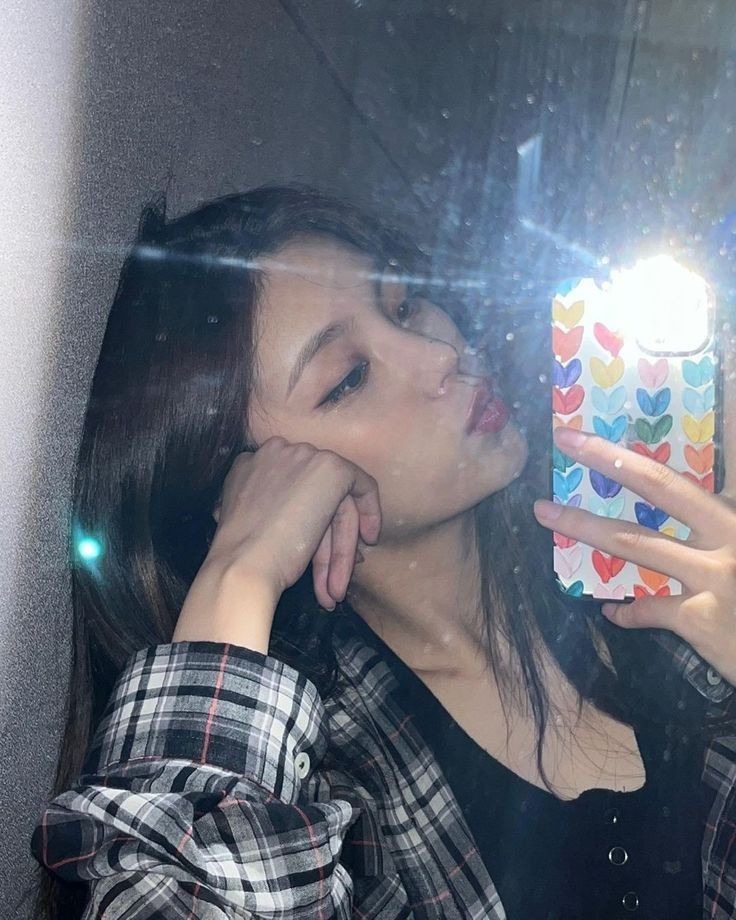 HYJ_BH2's tweet photo. yeji is so girlfriend coded https://t.co/yPvUWisk9M