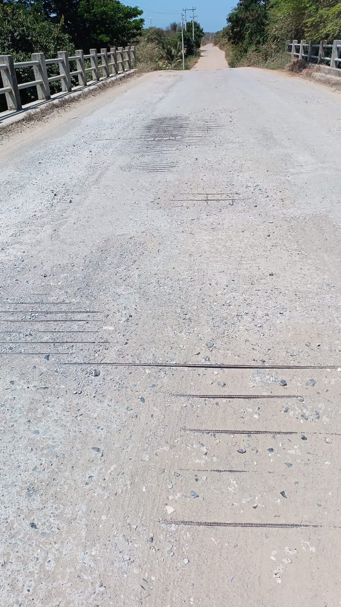 FARIDLE0N's tweet image. Sra Prefecta @marcelaguinaga, (@PrefGuayas) el puente de Comuna #SanMiguel sector #Morro se encuentra a punto de colapsar, cómo observa en fotos peligrando a los transeúntes de la comunas &amp;amp; queden incomunicadas ocasionando grave problema a la comunidad, #PorFavorAtender