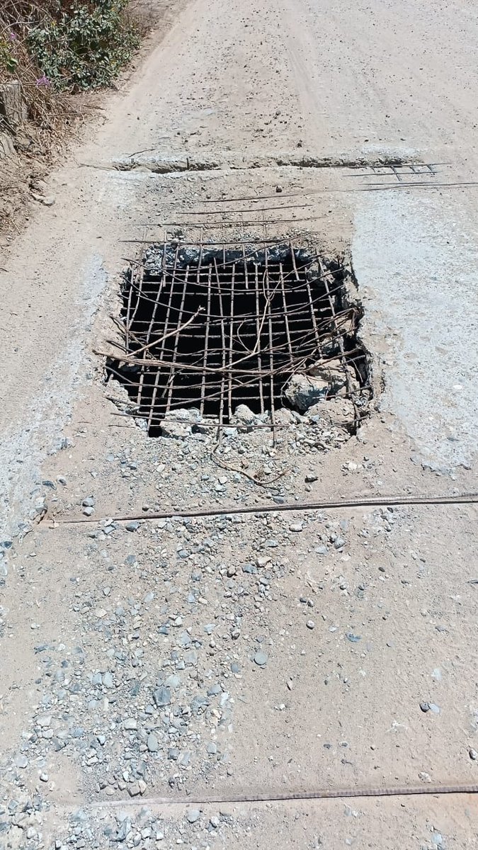 FARIDLE0N's tweet image. Sra Prefecta @marcelaguinaga, (@PrefGuayas) el puente de Comuna #SanMiguel sector #Morro se encuentra a punto de colapsar, cómo observa en fotos peligrando a los transeúntes de la comunas &amp;amp; queden incomunicadas ocasionando grave problema a la comunidad, #PorFavorAtender