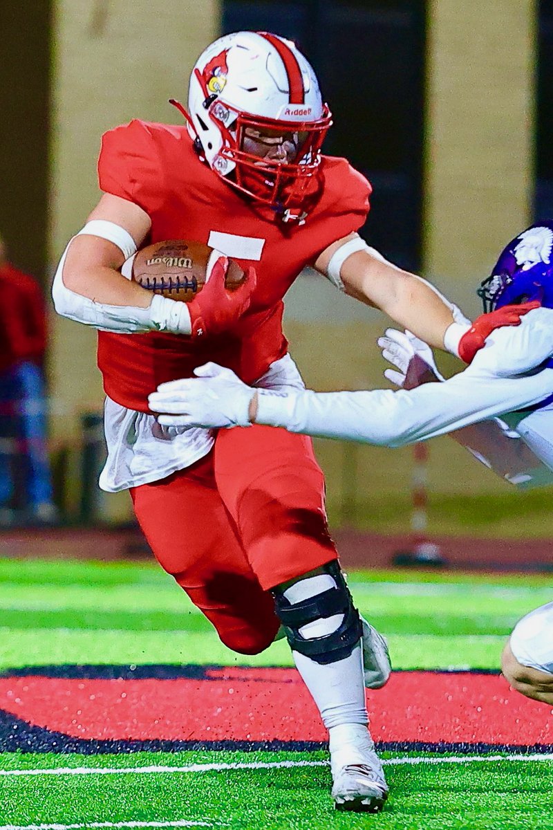 Conor Nicholl (@cnichollhays) on Twitter photo The longest active home field W streaks in KS HSFB:
One team has 72 straight Ws
Another hasn't lost at home since '20 (a surprise to many?)
notes on each class
sunflowersportssolutions.com/newsarticle.cf…
Photo: <a href="/TeronKraft/">Teron Kraft</a> by <a href="/KSportsImages/">Everett Royer</a>
<a href="/50_tommy/">Tommy Heatherly</a> <a href="/HoisHSFootball/">Cardinal Football</a> <a href="/joeybahr/">Joey Bahr</a> <a href="/AddieBaird1/">Addie Baird</a> The longest active home field W streaks in KS HSFB:
One team has 72 straight Ws
Another hasn't lost at home since '20 (a surprise to many?)
notes on each class
sunflowersportssolutions.com/newsarticle.cf…
Photo: <a href="/TeronKraft/">Teron Kraft</a> by <a href="/KSportsImages/">Everett Royer</a>
<a href="/50_tommy/">Tommy Heatherly</a> <a href="/HoisHSFootball/">Cardinal Football</a> <a href="/joeybahr/">Joey Bahr</a> <a href="/AddieBaird1/">Addie Baird</a>